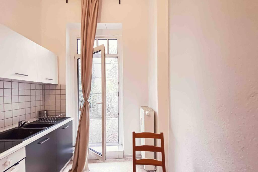Apartment Altbau-schmuckstueck An Der Karli Mit Riesigem Balkon *