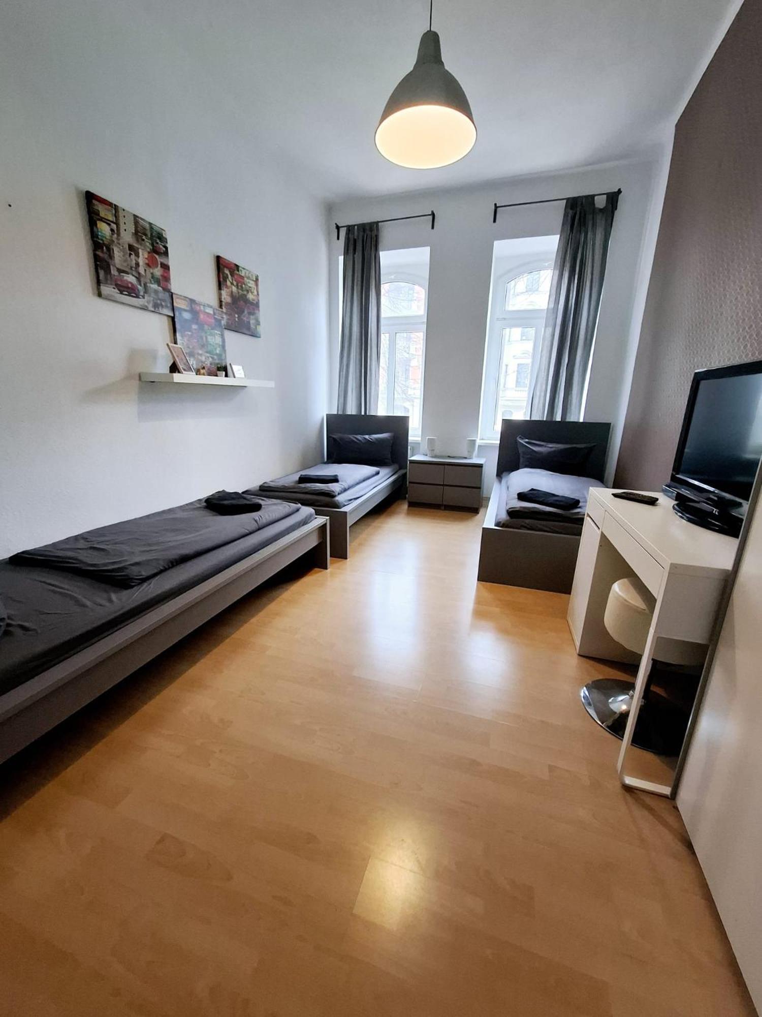 Altbau-schmuckstueck An Der Karli Mit Riesigem Balkon Apartment
