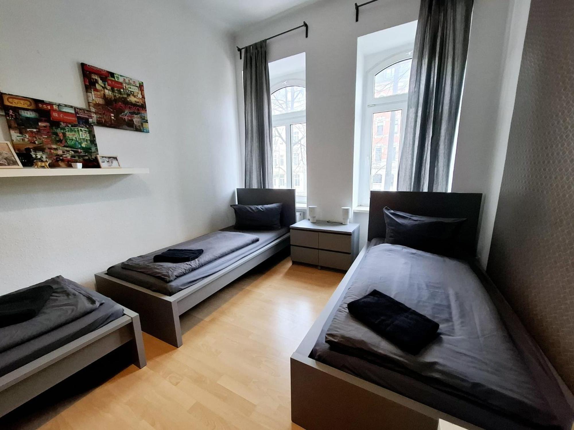 Apartment Altbau-schmuckstueck An Der Karli Mit Riesigem Balkon