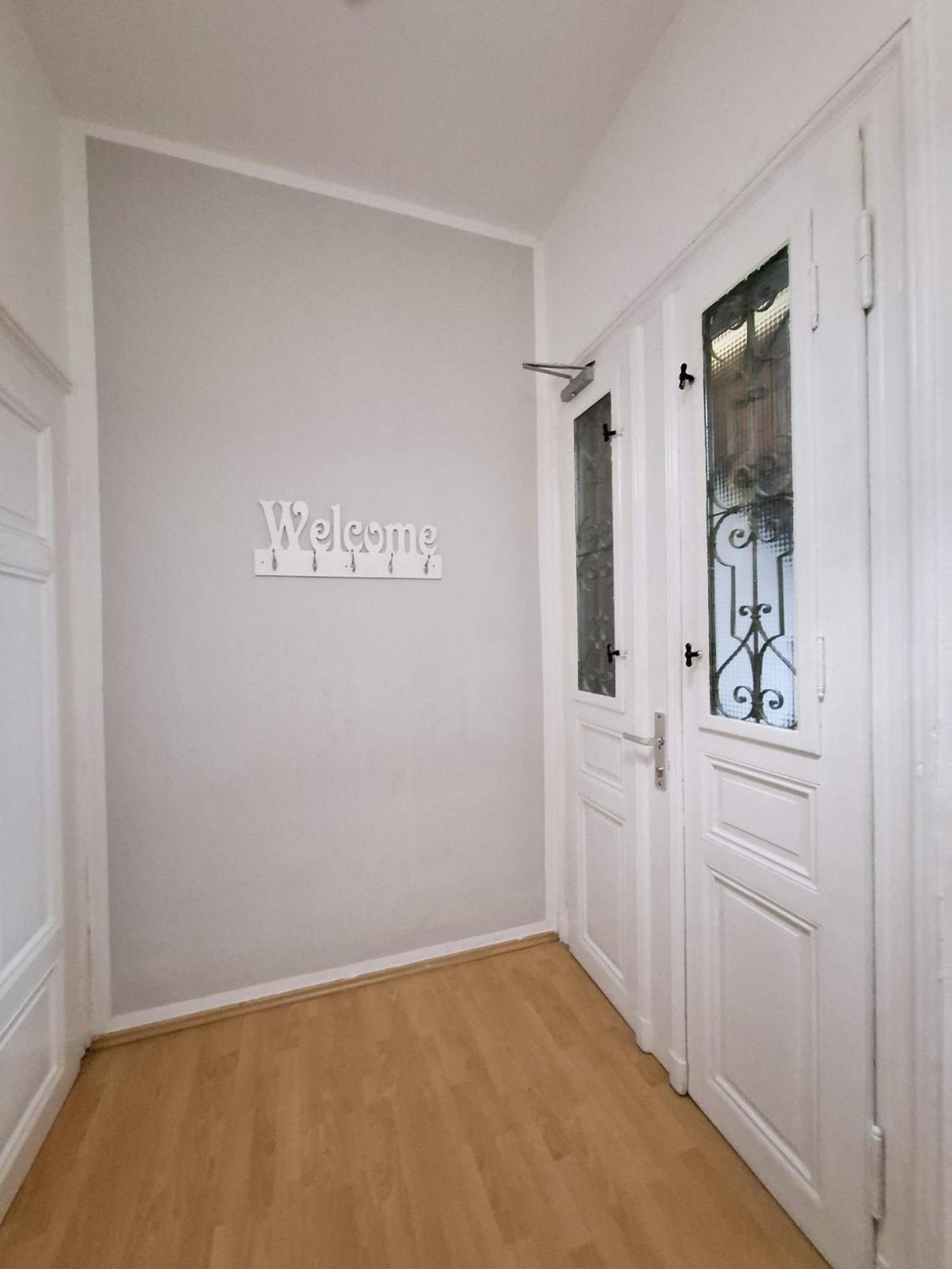 Apartment Altbau-schmuckstueck An Der Karli Mit Riesigem Balkon *