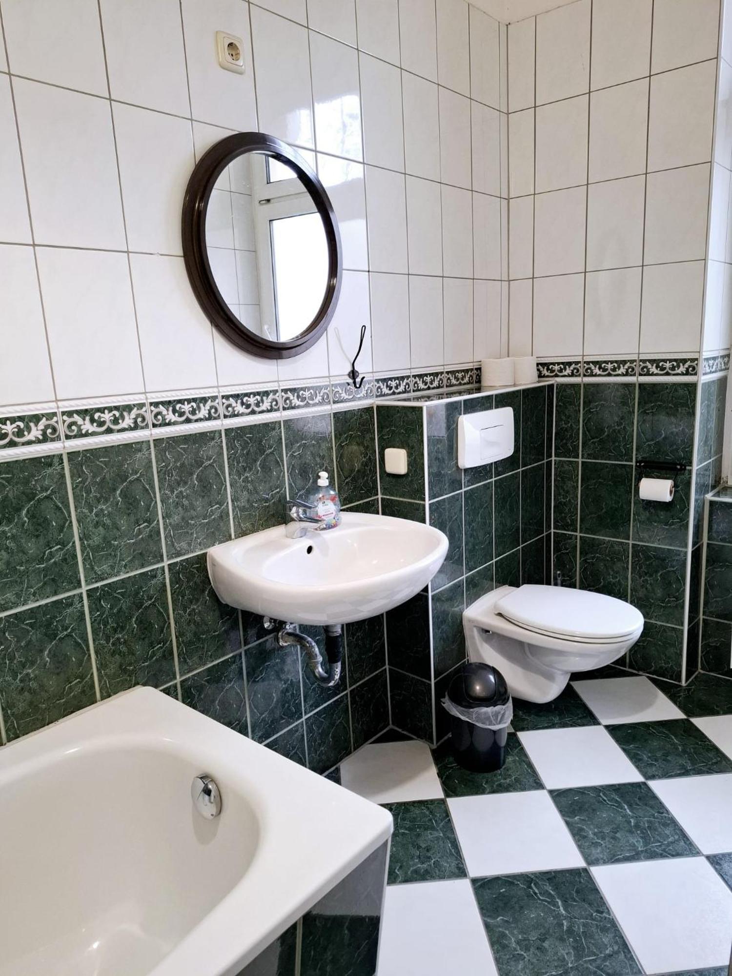 Altbau-schmuckstueck An Der Karli Mit Riesigem Balkon Apartment Leipzig