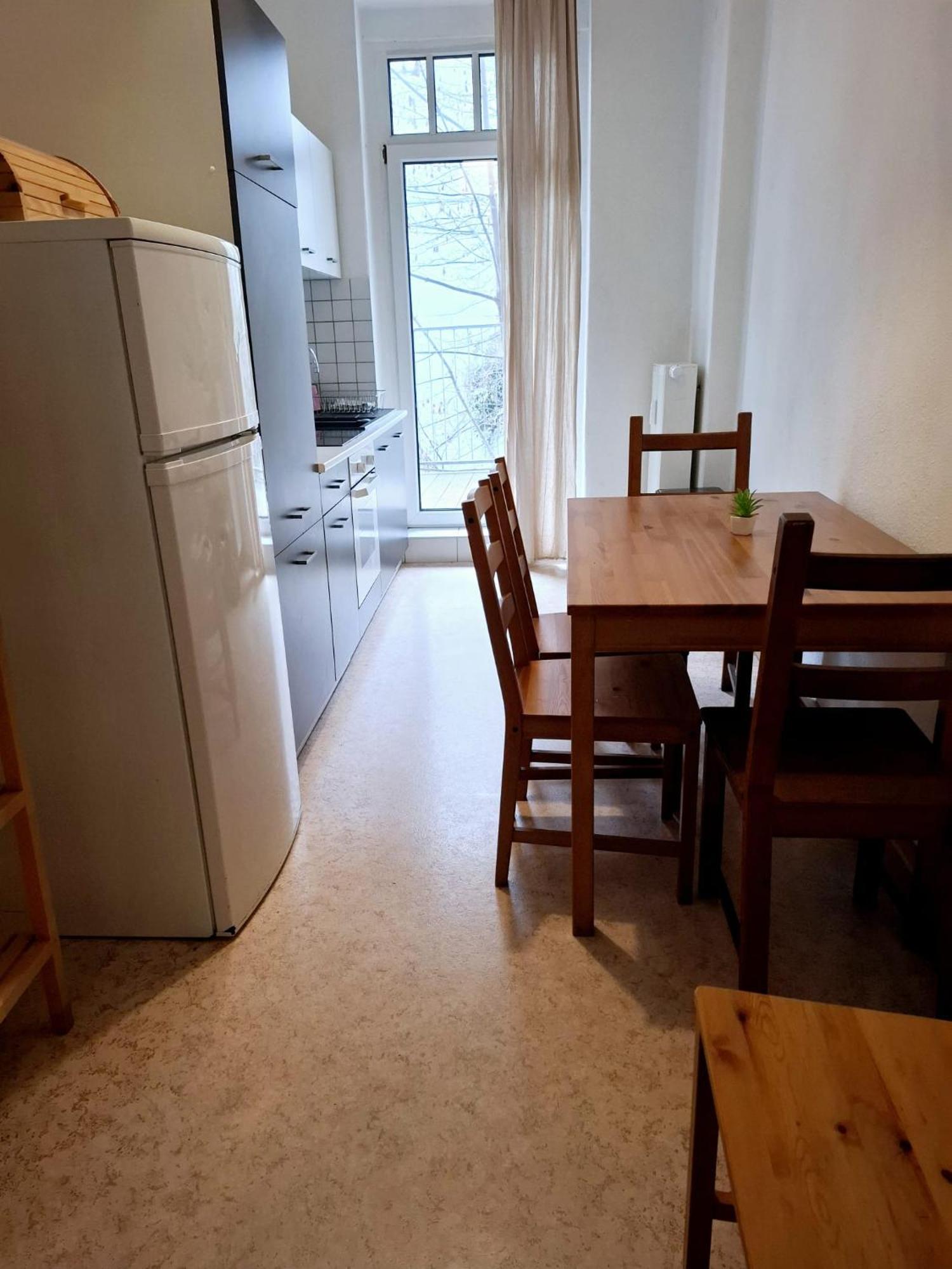 Altbau-schmuckstueck An Der Karli Mit Riesigem Balkon * Leipzig